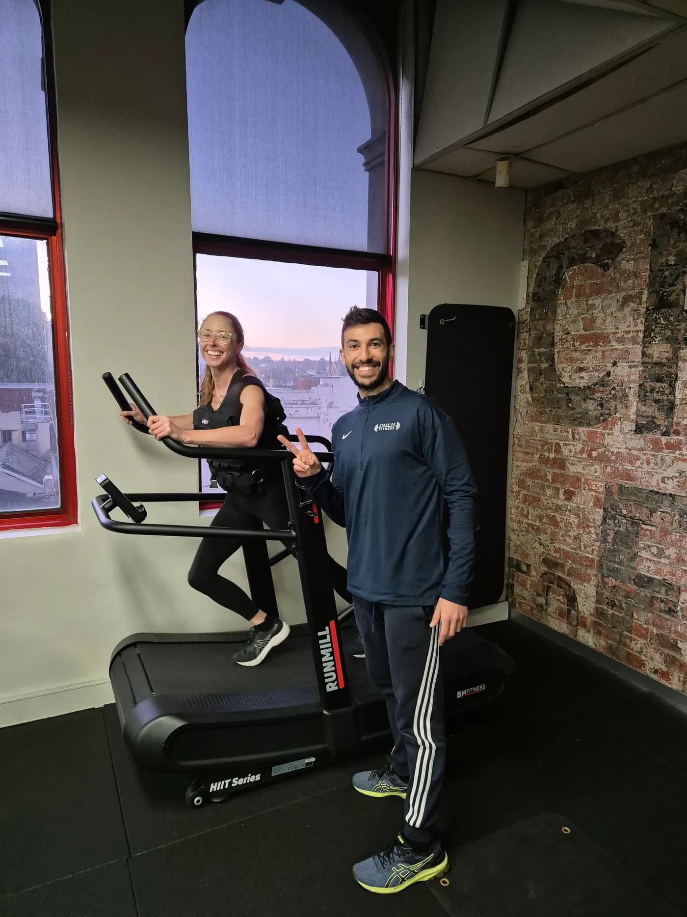 Alessandro coaching a member on the treadmill at the State of Fitness South Yarra studio